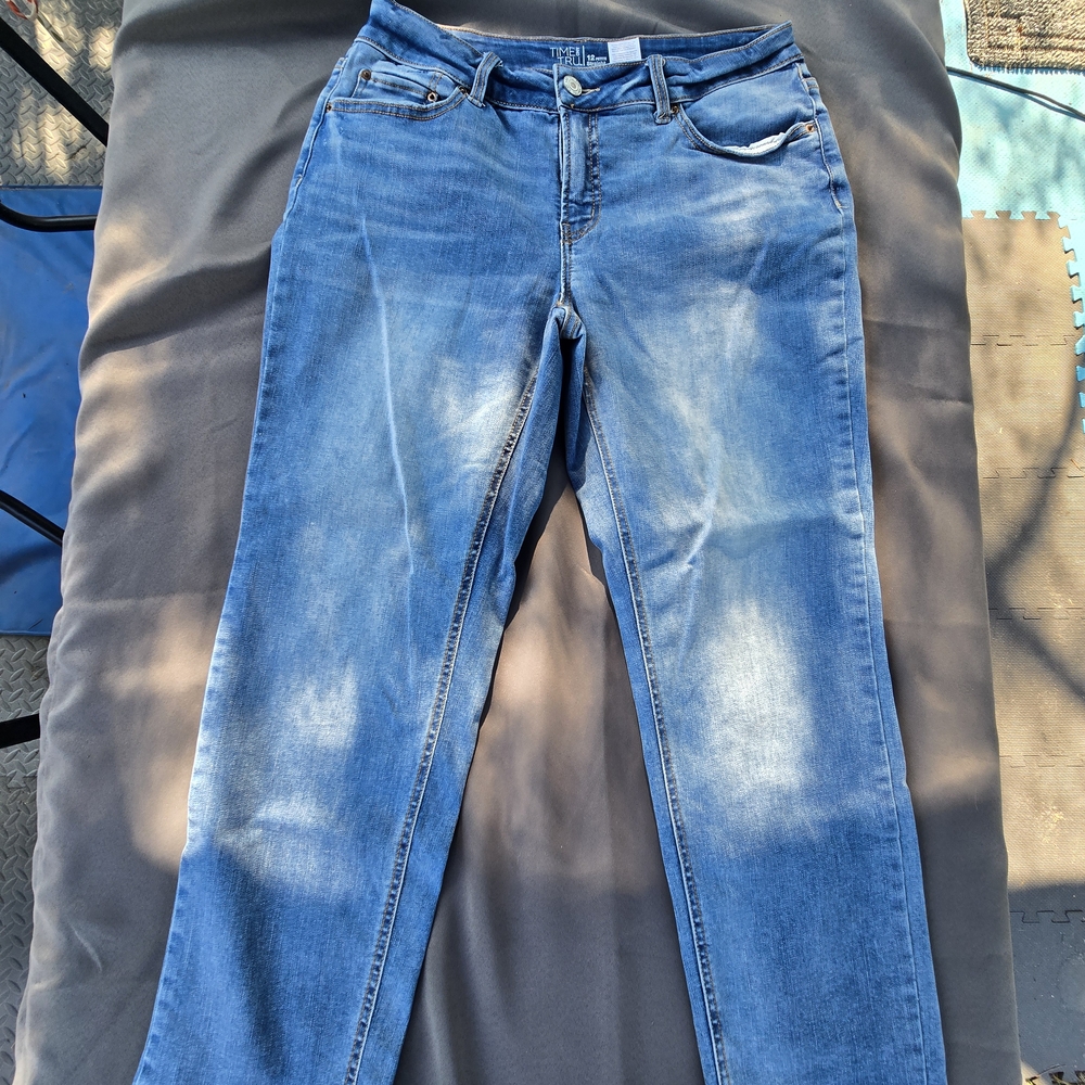 Time and Tru Women's Straight Leg Blue Jeans A-14